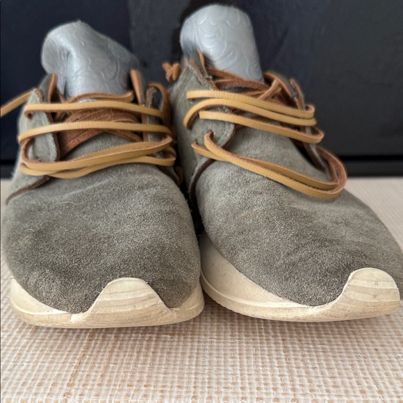 ESSE UT ESSE Women's Suede Fringe Sneakers - Gray and Tan - Picture 7 of 9